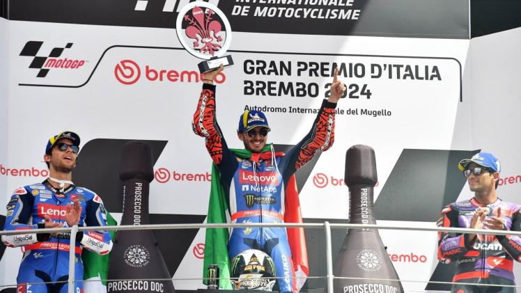 جانب من التتويج