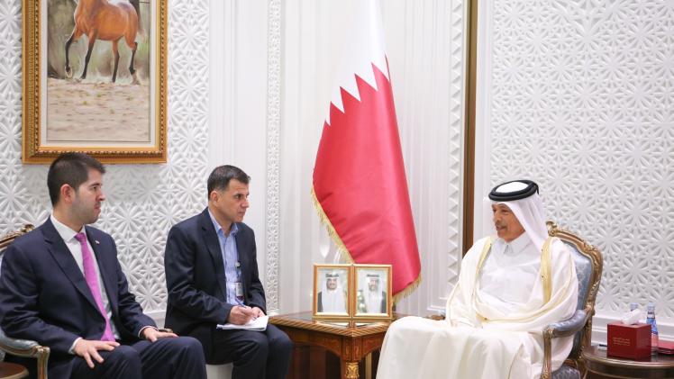 جانب من الاجتماع مع سفير البارغواي