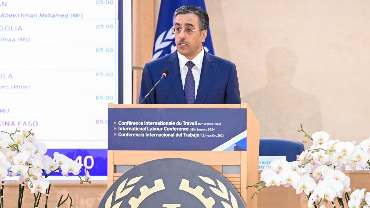 سعادة الدكتور علي بن صميخ المري وزير العمل