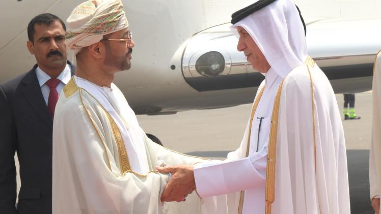 خلال استقبال وزير الخارجية العماني في مطار حمد الدولي