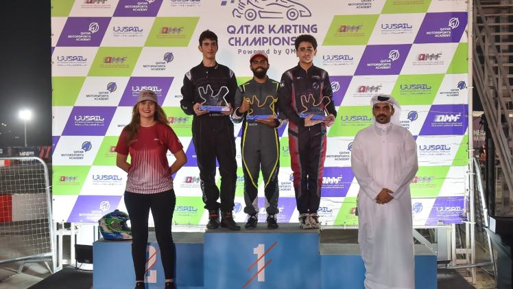 جانب من تتويج الفائزين