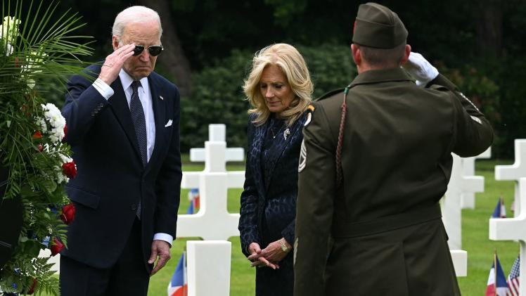 الرئيس الأمريكي من أمام مقبر نورماني