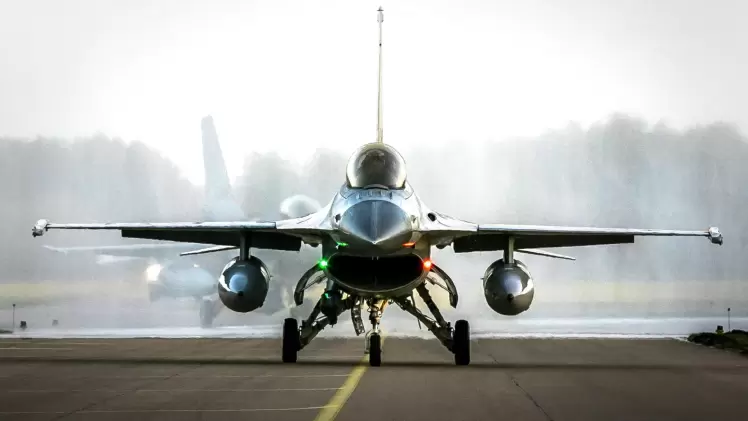 مقاتلة من طراز F-16