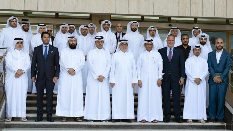 صورة جماعية على هامش المتلقى