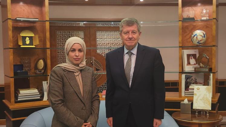 على هامش الاجتماع