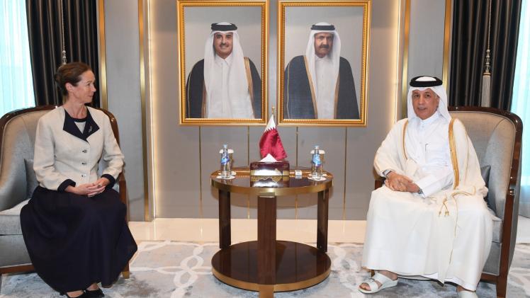 خلال تسلم نسخة من أوراق الاعتماد