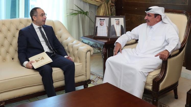 جانب من تسليم الرسالة