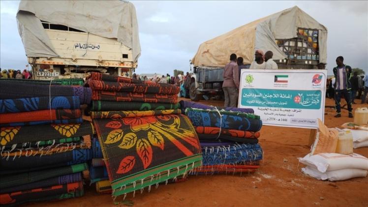 جانب من تقديم المساعدات