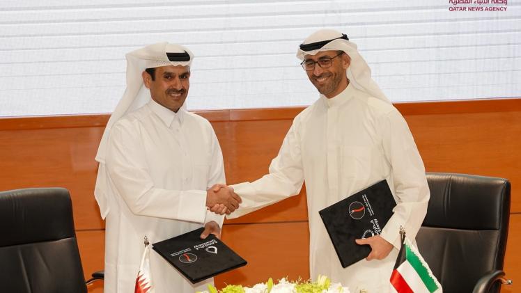 جانب من توقيع الاتفاقية