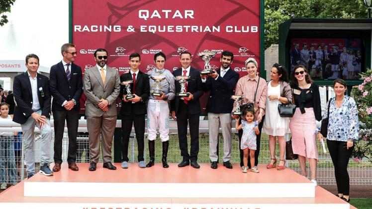 جانب من تتويج الفائزين