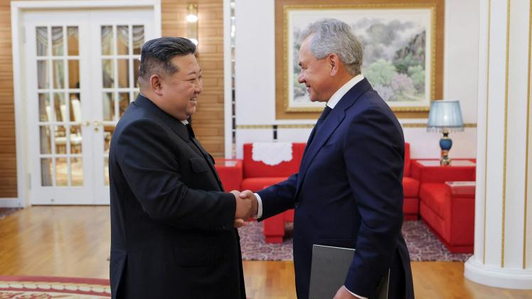 جانب من مباحثات رئيس كوريا الشمالية وشويغو