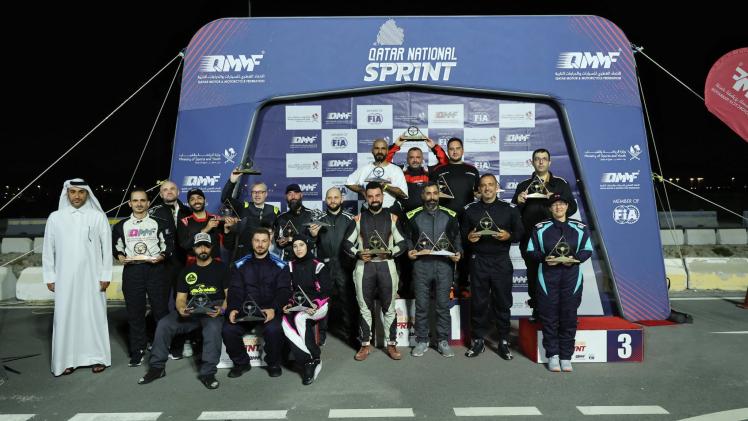 جانب من تتويج الفائزين