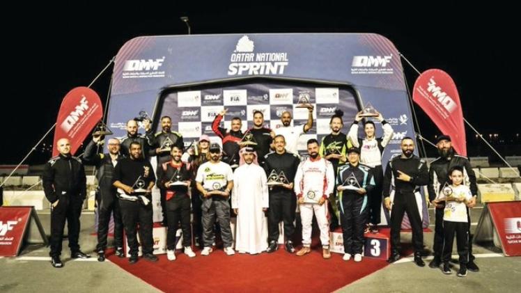 جانب من تتويج الفائزين