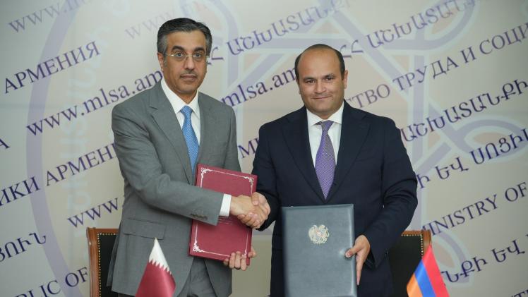 جانب من توقيع الاتفاقية