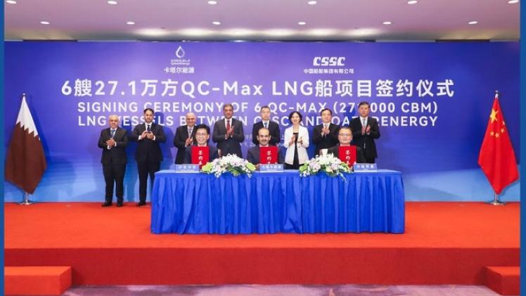 جانب من توقيع الاتفاقية