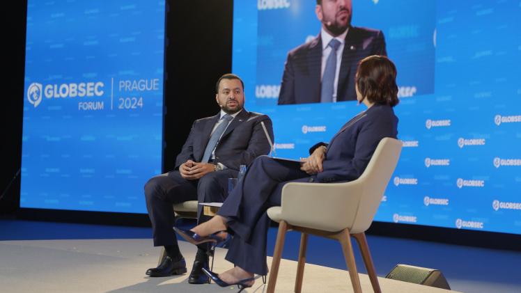 سعادة الدكتور محمد بن عبدالعزيز بن صالح الخليفي وزير الدولة بوزارة الخارجية