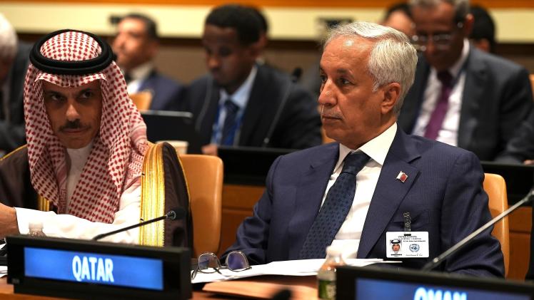 سعادة السيد سلطان بن سعد المريخي، وزير الدولة للشؤون الخارجية