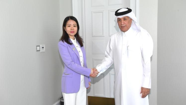 على هامش الاجتماع