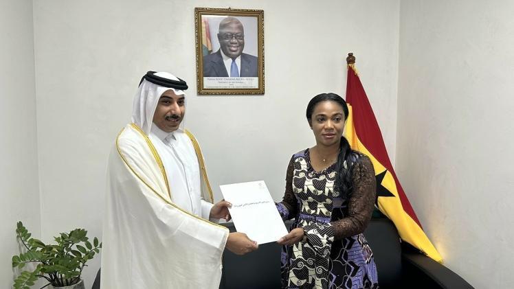 جانب من تسليم أوراق الاعتماد