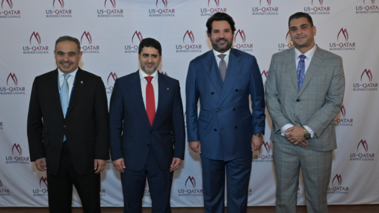 صورة جماعية على هامش حفل الاستقبال الخاص بمجلس الأعمال الأمريكي - القطري