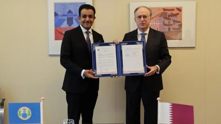 على هامش الاجتماع