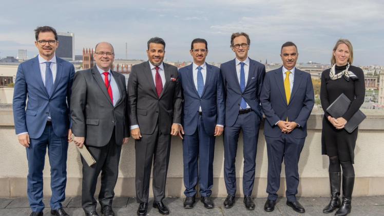 صورة جماعية على هامش الاجتماع