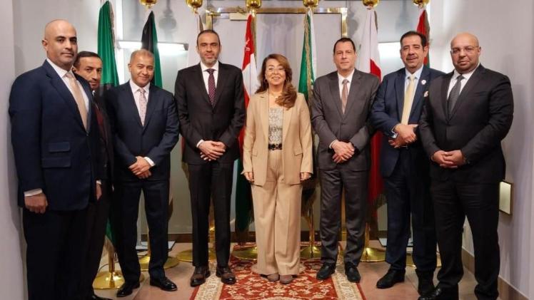 صورة جماعية على هامش الاجتماع