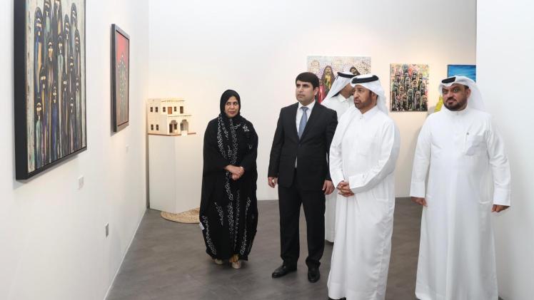 الدكتور خالد بن إبراهيم السليطي مدير عام "كتارا" خلال زيارة المعرض