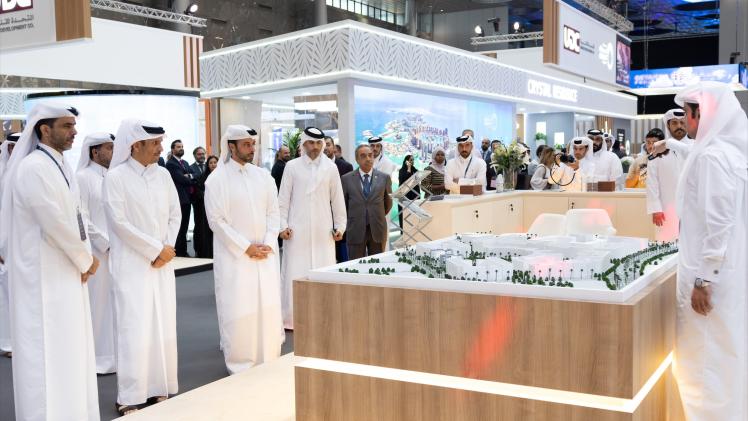 جانب من زيارة رئيس الوزراء للمعرض