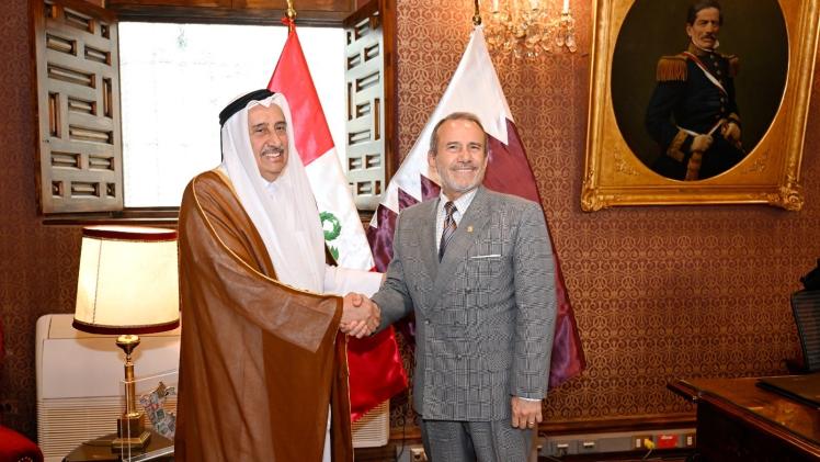 على هامش الاجتماع