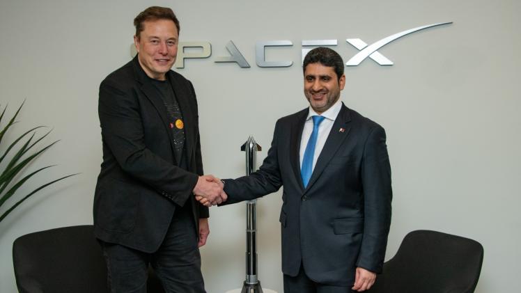 على هامش الاجتماع