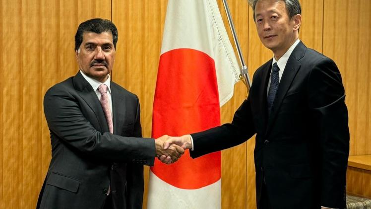 على هامش الاجتماع