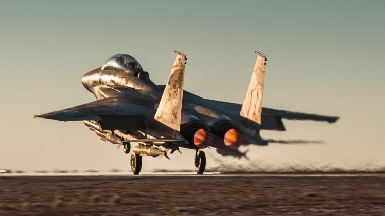 مقاتلة من طراز "إف-15" المتطورة