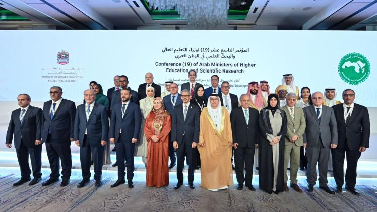 صورة جماعية على هامش الاجتماع