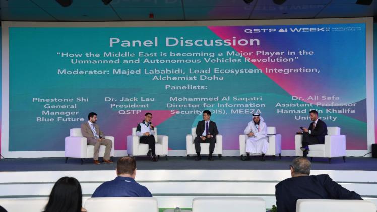 جانب من الحلقة النقاشية