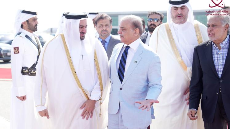 جانب من مراسم المغادرة