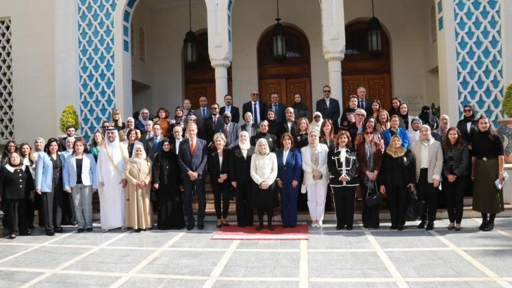 صورة جماعية للمشاركين بالمؤتمر