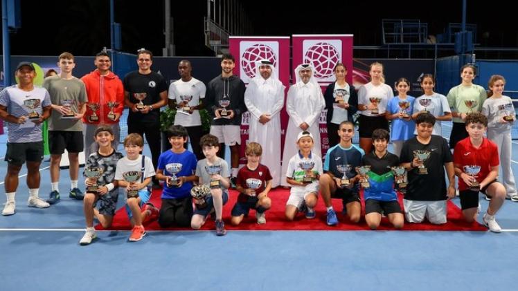 جانب من تتويج الفائزين