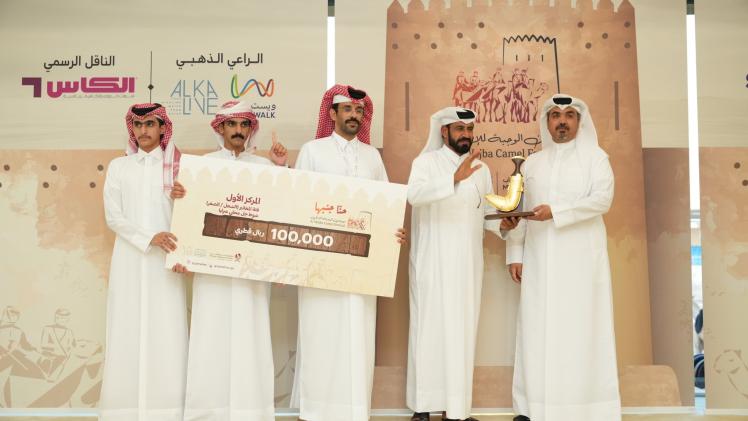 جانب من تتويج الفائزين