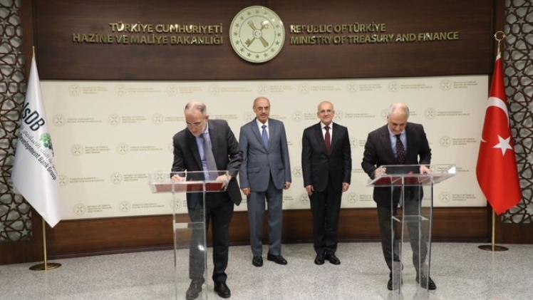 جانب من توقيع الاتفاقية