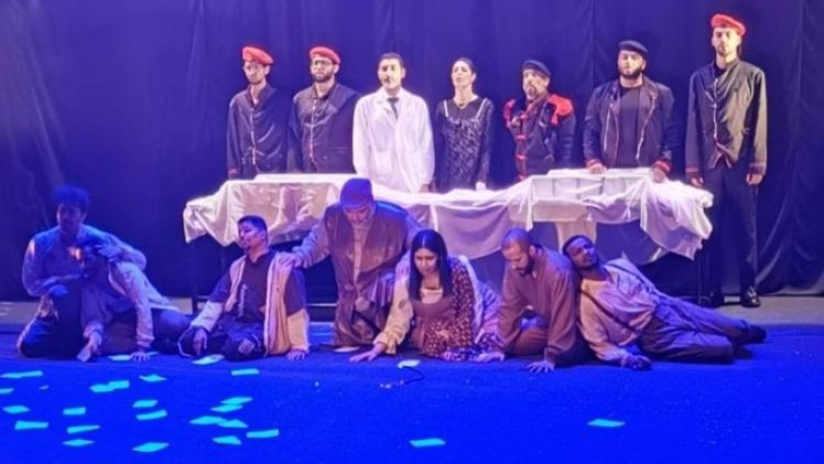 جانب من العرض المسرحي