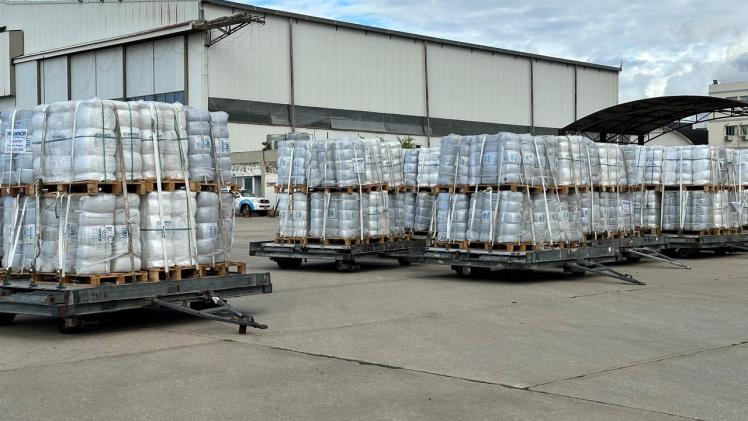 جانب من تقديم المساعدات