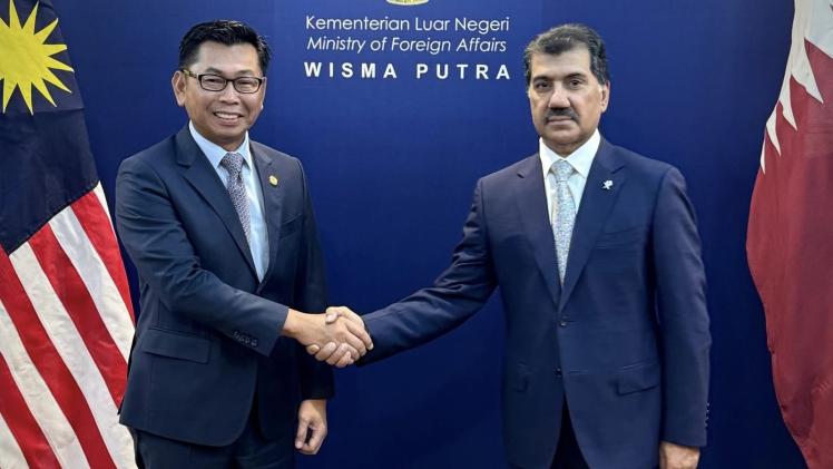 على هامش الاجتماع