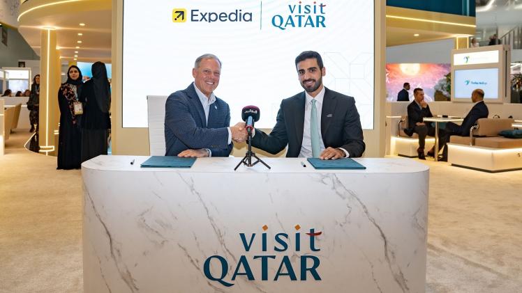 جانب من توقيع الاتفاقيات