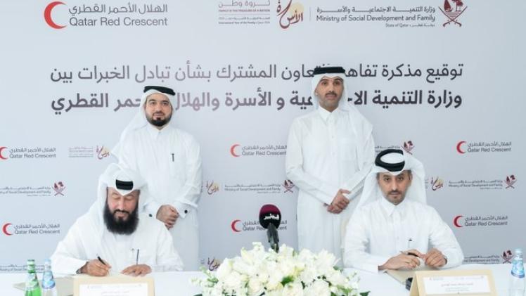 جانب من توقيع الاتفاقية