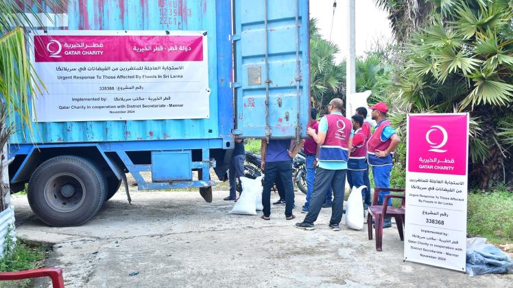 جانب من تقديم المساعدات