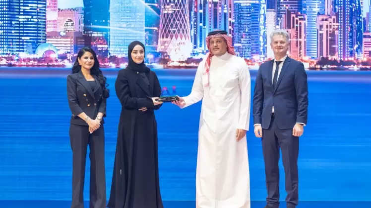 جانب من تسلم الجائزة