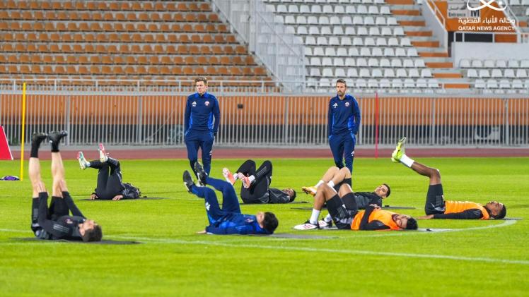 جانب من تدريبات العنابي استعدادا لمواجهة الغد