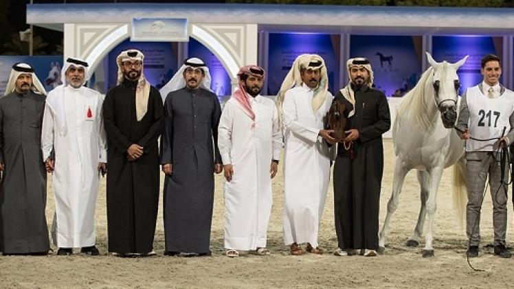 جانب من تتويج الفائزين