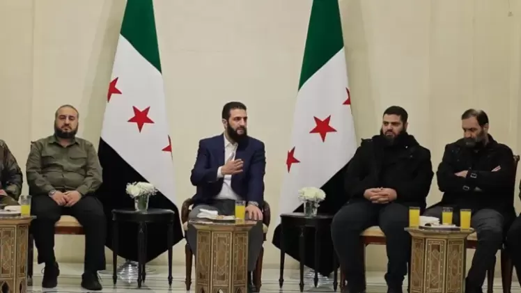 جانب من اجتماع الشرع مع قادة الفصائل السورية